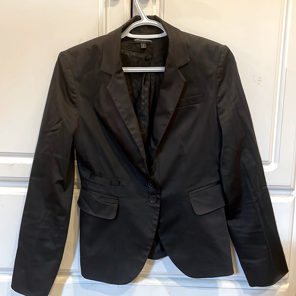 Express Studio casual black blazer.